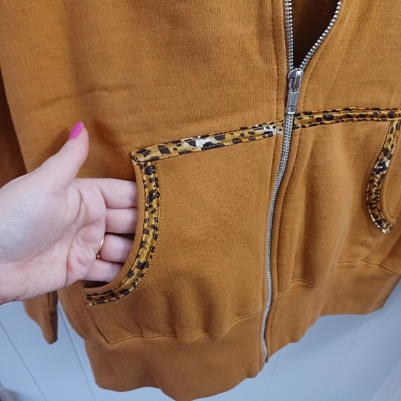 RYD Collection Animal Print Hoodie - Picture 6 of 6